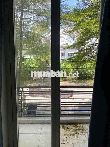 Phòng siêu rộng thoáng mát có bancol 3tr5