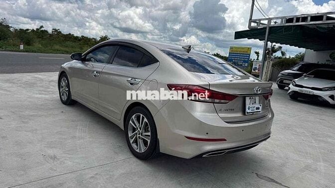Hyundai Elantra 2.0 AT 2018 Vàng cát
