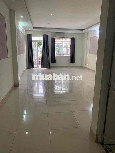 Phòng siêu rộng thoáng mát có bancol 3tr5