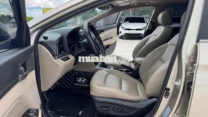 Hyundai Elantra 2.0 AT 2018 Vàng cát