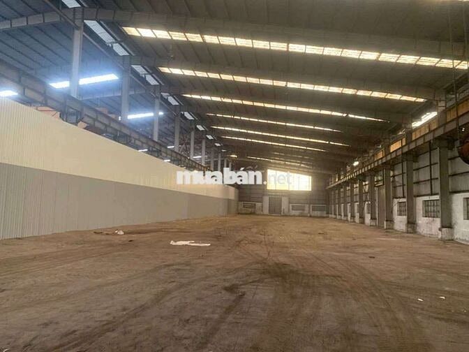 xưởng trong KCN Tân tạo có hệ thống trục cẩu giá 110k/m²