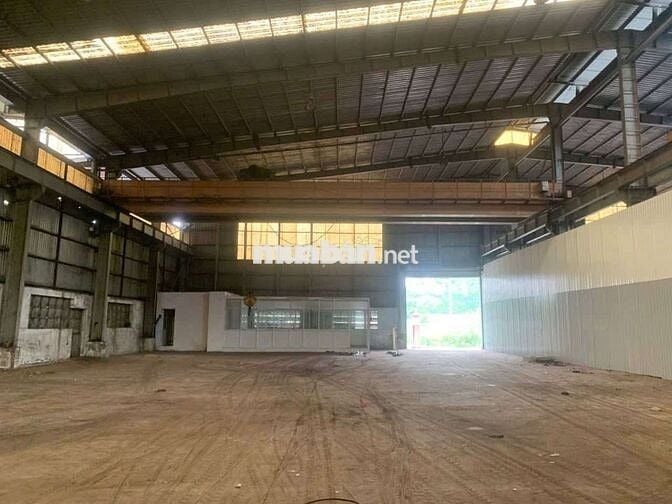 xưởng trong KCN Tân tạo có hệ thống trục cẩu giá 110k/m²