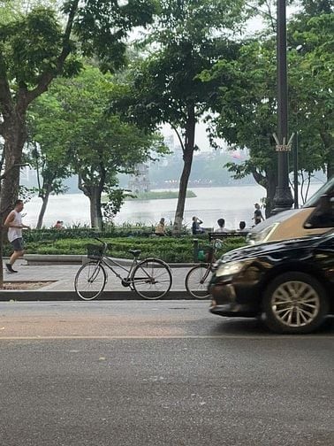 CHO THUÊ NHÀ MẶT PHỐ THUẬN TIỆN KINH DOANH, VỊ TRÍ ĐẸP, VIEW HỒ GƯƠM