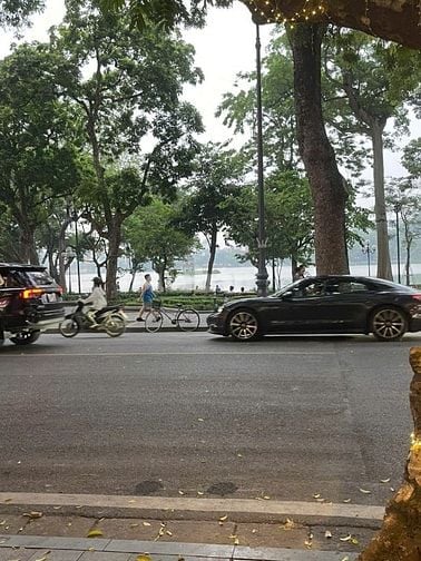 CHO THUÊ NHÀ MẶT PHỐ THUẬN TIỆN KINH DOANH, VỊ TRÍ ĐẸP, VIEW HỒ GƯƠM