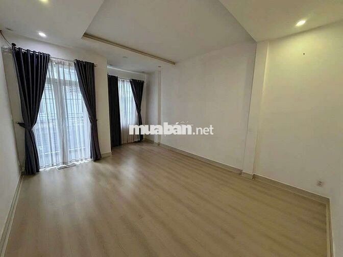 Siêu phẩm nguyên căn 5x20 có sân