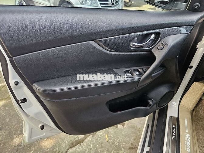 Nissan X-trail SL Premium 2018 Trắng 8 vạn Tự động