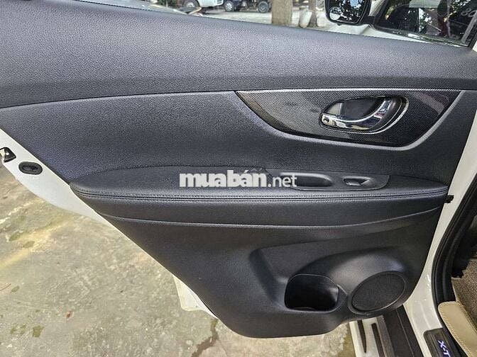 Nissan X-trail SL Premium 2018 Trắng 8 vạn Tự động
