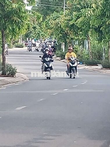 Nhà MẶT TIỂN Tân hiệp sổ hồng khu dân cư