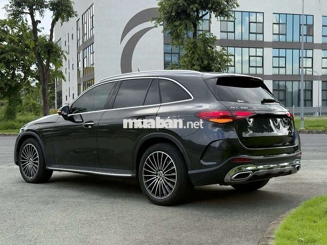 Mercedes GLC 300 4MATIC V1 model 2025 siêu lướt