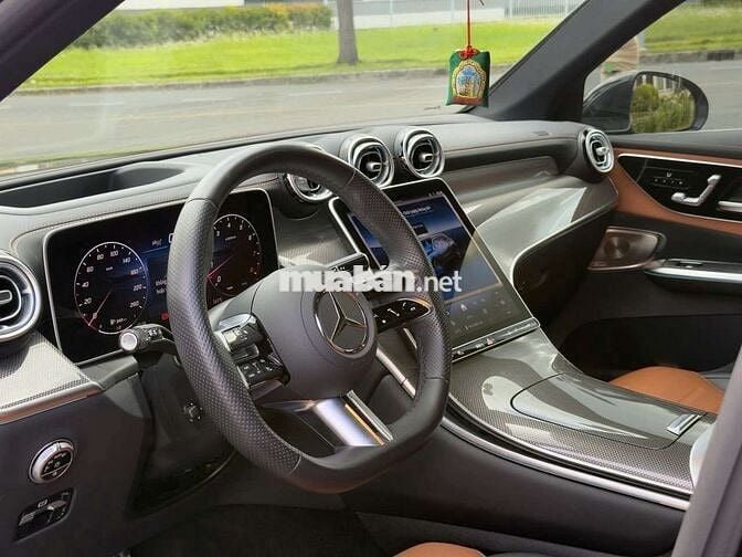 Mercedes GLC 300 4MATIC V1 model 2025 siêu lướt