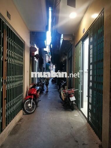 Cho thuê nhà 43m2, 3 ngủ, 2 phụ, điều hòa, nóng lạnh, bếp