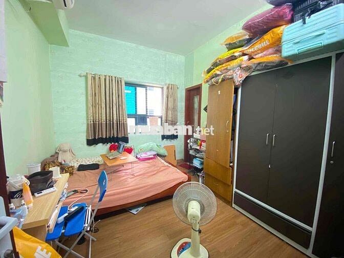 chính chủ cho thuê căn góc 2 ngủ 2 vệ sinh toà CT12B