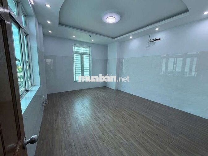 CHO THUÊ TÒA NHÀ MẶT TIỀN KHA VẠN CÂN – 4 TẦNG, THANG MÁY, HẦM XE