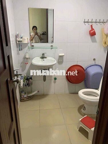 chính chủ cho thuê căn góc 2 ngủ 2 vệ sinh toà CT12B