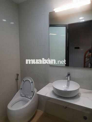 Cho thuê nhà 43m2, 3 ngủ, 2 phụ, điều hòa, nóng lạnh, bếp