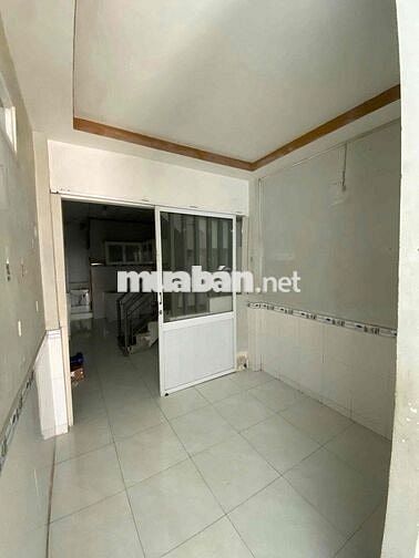 nhà cho thuê nguyên căn 1 trệt. 1 lầu 2p ngủ .1wc gct 6tr/th
