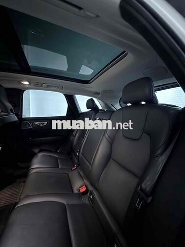 Volvo XC60 2022 - 9000 km