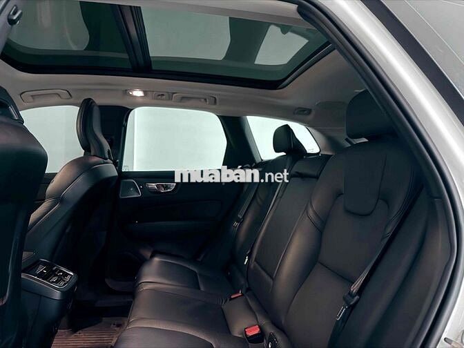 Volvo XC60 2022 - 9000 km