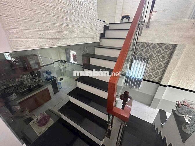 SIÊU PHẨM NHÀ ĐẸP PHẠM THỊ DÂY 2 TẦNG ĐẸP LONG LANH GIÁP QUẬN 12