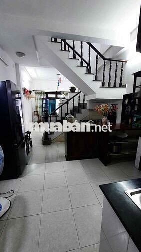 Cho Thuê Nhà Đối Diện Đại Học Công Thương - DT 4x13m 1 Trệt 1 Lầu 2P n