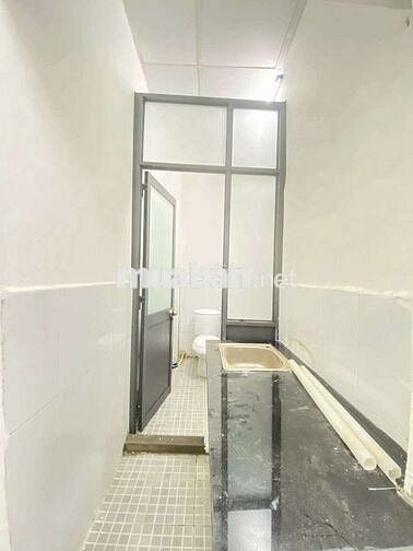 nhà gân mt hxh 4x15 Đào duy anh p9 Phú nhuận