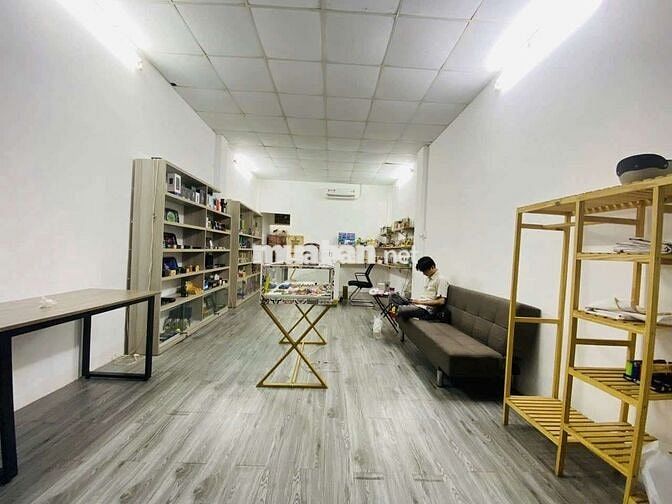 nhà gân mt hxh 4x15 Đào duy anh p9 Phú nhuận