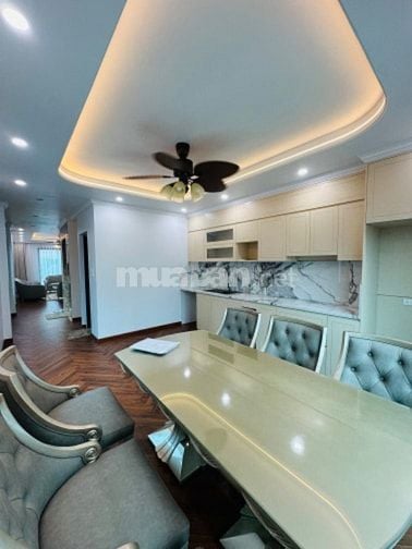 Bán nhà Hoàng Quốc Việt,7 Tầng Thang Máy, 3 Mặt Tiền, Ô tô tránh