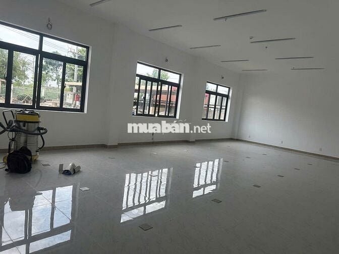 Cho thuê kho xưởng ĐỨC HÒA ĐÔNG, LONG AN- Kv 5.000m2- Nx 2.400m2
