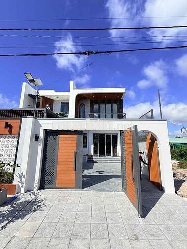 NHÀ ĐẸP TRUNG TÂM LONG ĐIỀN ĐÚC TẤM TOÀN BỘ
