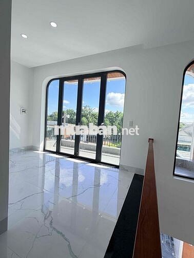 NHÀ ĐẸP TRUNG TÂM LONG ĐIỀN ĐÚC TẤM TOÀN BỘ