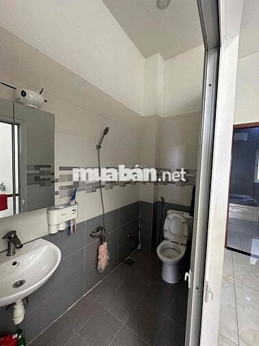 Cho Thuê nhà mặt Tiền 4pn, 3 wc giá chỉ 10 triệu