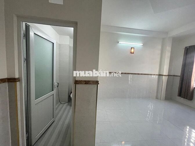 Phòng trọ CÓ BAN CÔNG, MÁY LẠNH, WC riêng tại Lê Thị Hoa, Bình Chiểu