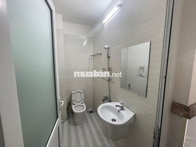 Phòng trọ CÓ BAN CÔNG, MÁY LẠNH, WC riêng tại Lê Thị Hoa, Bình Chiểu