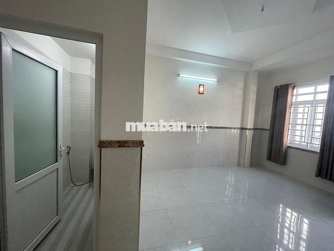 Phòng trọ CÓ BAN CÔNG, MÁY LẠNH, WC riêng tại Lê Thị Hoa, Bình Chiểu