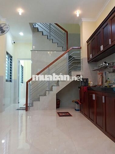 Phòng máy lạnh Lạc Long Quân mới xây