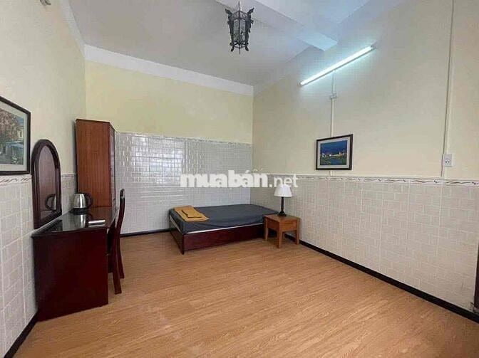 cho thuê nhà 3pn Bạch Đằng, sau lưng nhà MT
