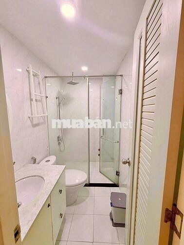 Sang hợp đồng Khách sạn nguyên căn full nội thất