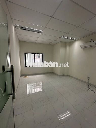 Văn phòng 65m2 giá hạt dẻ, Trung tâm Hải Châu, có sẵn điều hòa
