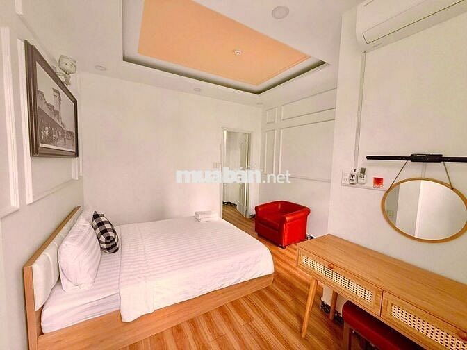 Sang hợp đồng Khách sạn nguyên căn full nội thất
