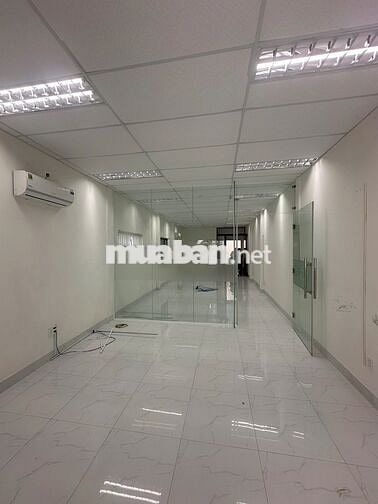 Văn phòng 65m2 giá hạt dẻ, Trung tâm Hải Châu, có sẵn điều hòa