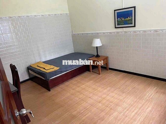 cho thuê nhà 3pn Bạch Đằng, sau lưng nhà MT