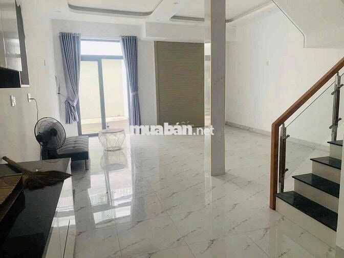 CHO THUÊ NHÀ PHỐ LIỀN KỀ 1 TRỆT 2 LẦU + SÂN THƯỢNG KP3