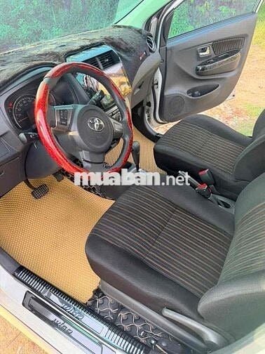 Toyota Wigo 2024 Trắng Tự động 5 chỗ
