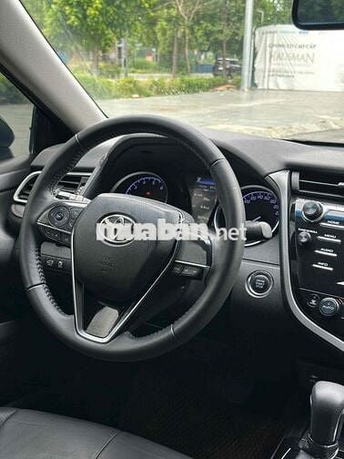 Toyota Camry 2.0G sản xuất 2019 nhập thái lan