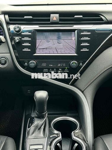 Toyota Camry 2.0G sản xuất 2019 nhập thái lan