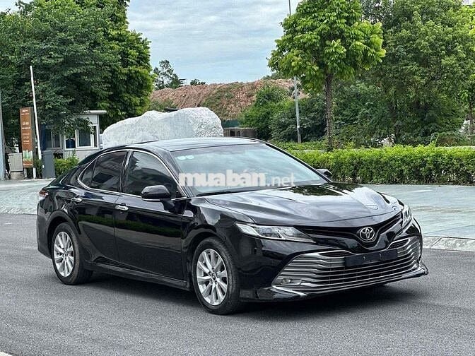 Toyota Camry 2.0G sản xuất 2019 nhập thái lan