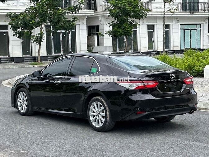 Toyota Camry 2.0G sản xuất 2019 nhập thái lan