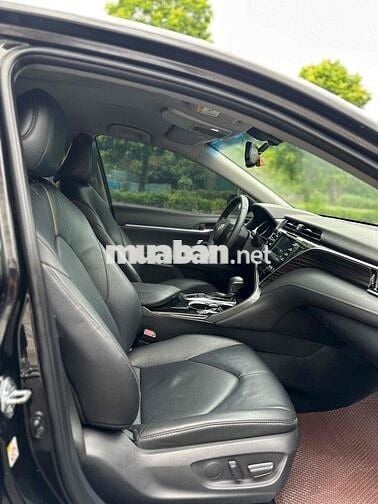 Toyota Camry 2.0G sản xuất 2019 nhập thái lan
