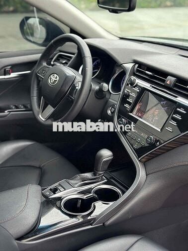 Toyota Camry 2.0G sản xuất 2019 nhập thái lan