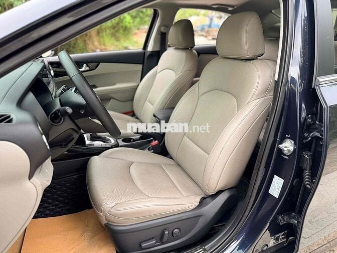 Kia Cerato Luxury 1.6 AT cavansite sản xuất 2021